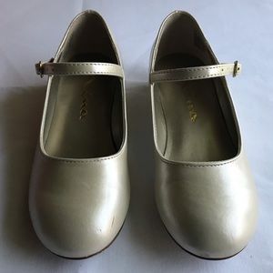 Nina Girls dress shoes. Size 11